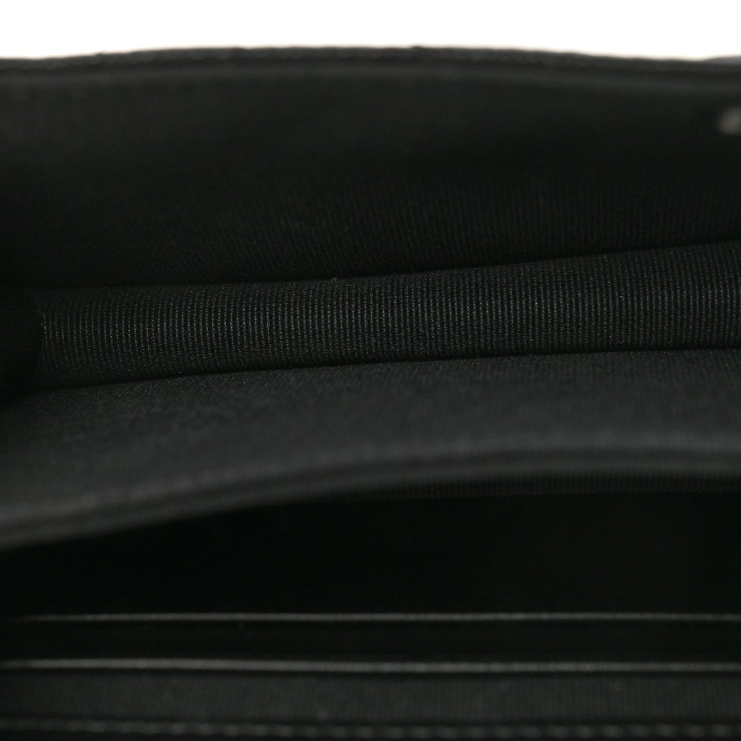 Shiny Caviar Quilted Clutch With Chain Black