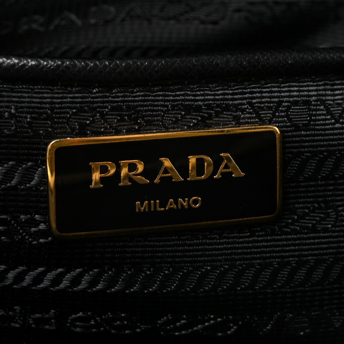Saffiano Medium Galleria Double Zip Tote Black