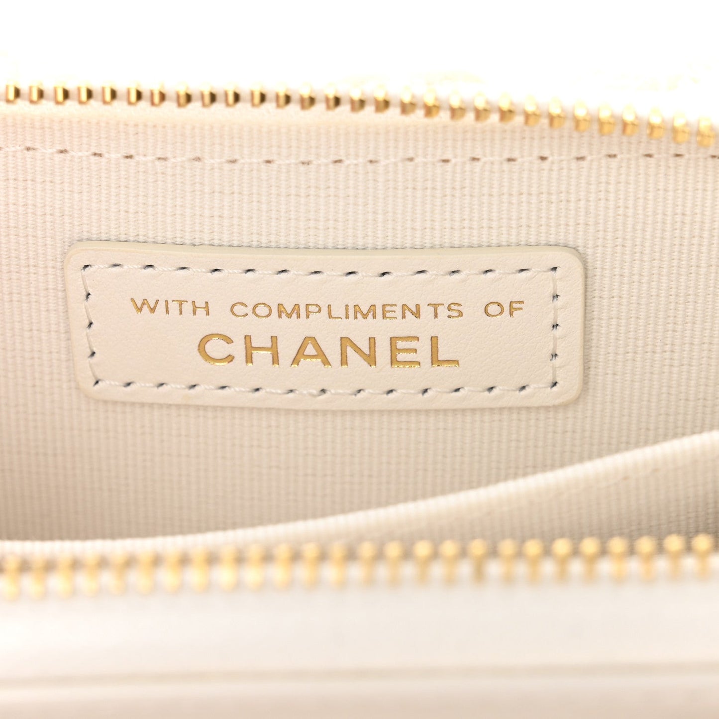 Tweed Quilted Bow Flap Card Holder On Chain White