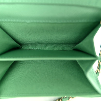 Caviar Quilted Flap Card Holder On Chain Light Green