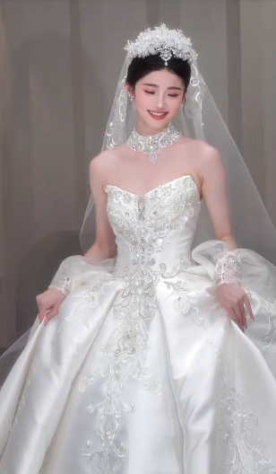 Dreamy Ball Gown Strapless Satin Applique Beaded With Veil Long Wedding Dresses C4046