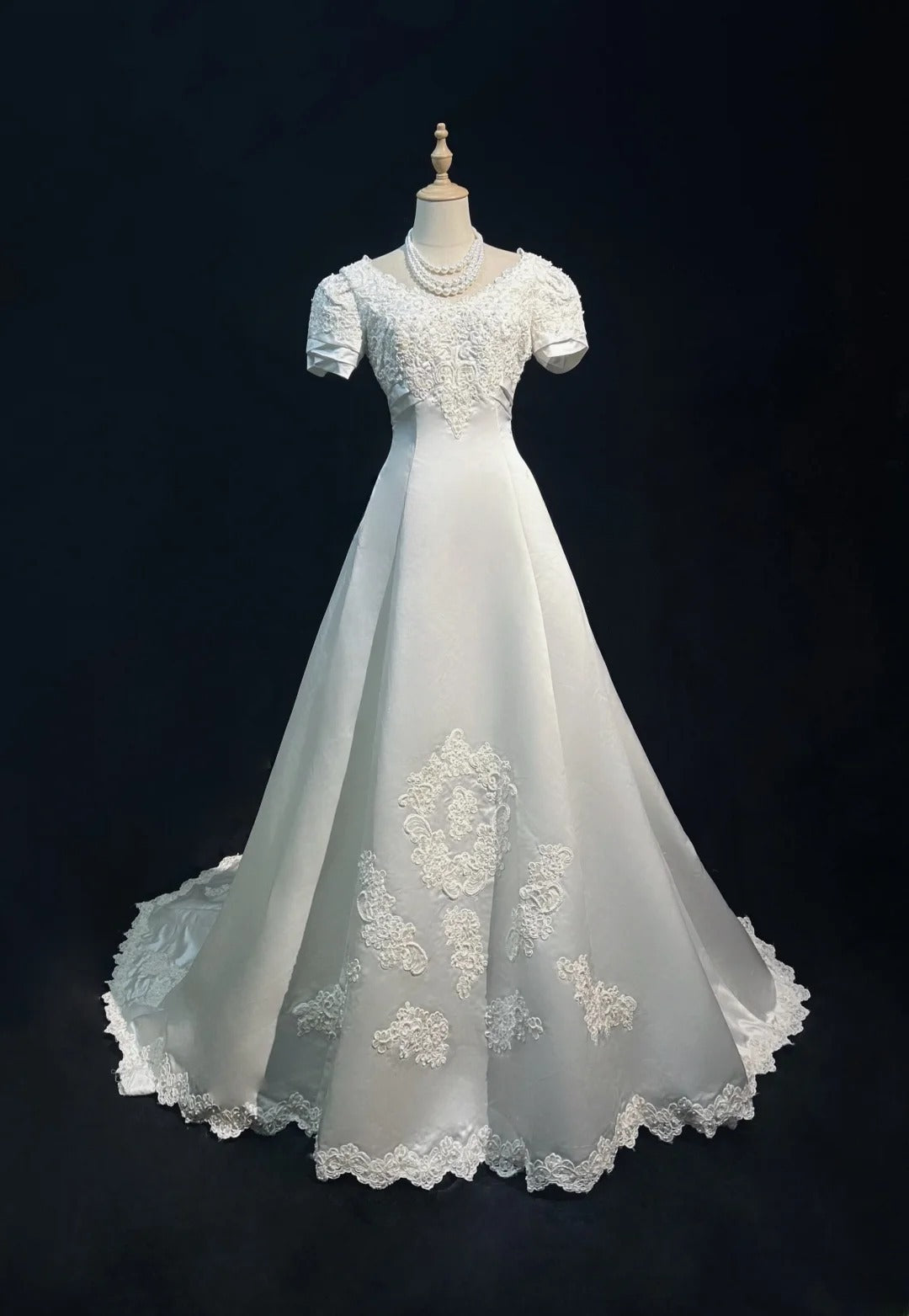 Elegant White A Line Crew Neck Wedding  Dress  D3094