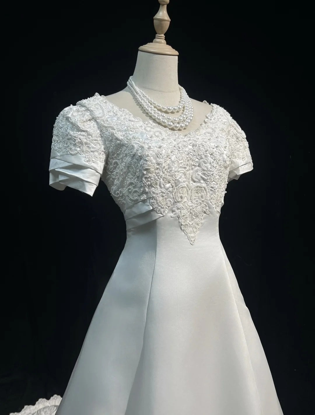 Elegant White A Line Crew Neck Wedding  Dress  D3094