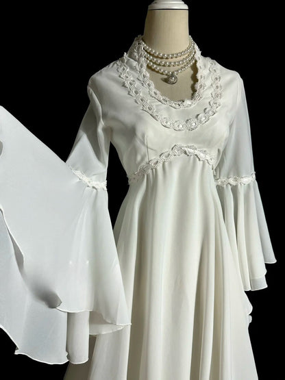 Elegant Wedding Dress A Line Crew Neck Long Sleeve Wedding Dress D3181