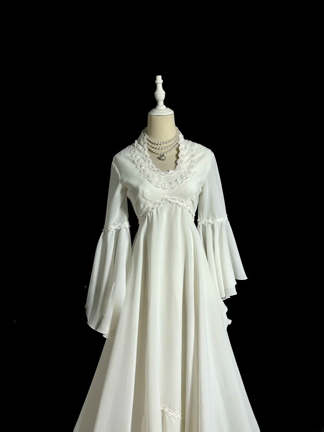 Elegant Wedding Dress A Line Crew Neck Long Sleeve Wedding Dress D3181