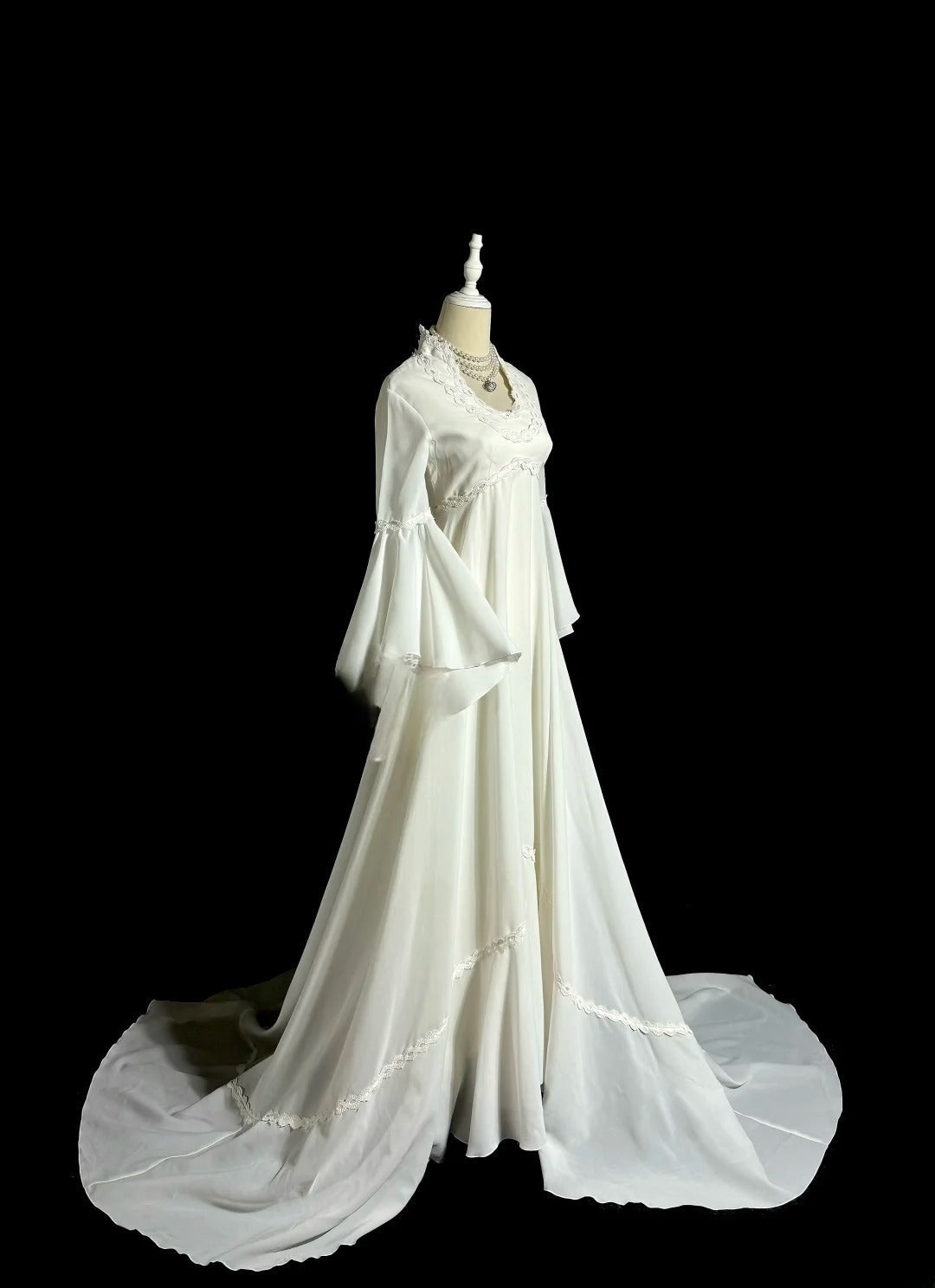 Elegant Wedding Dress A Line Crew Neck Long Sleeve Wedding Dress D3181