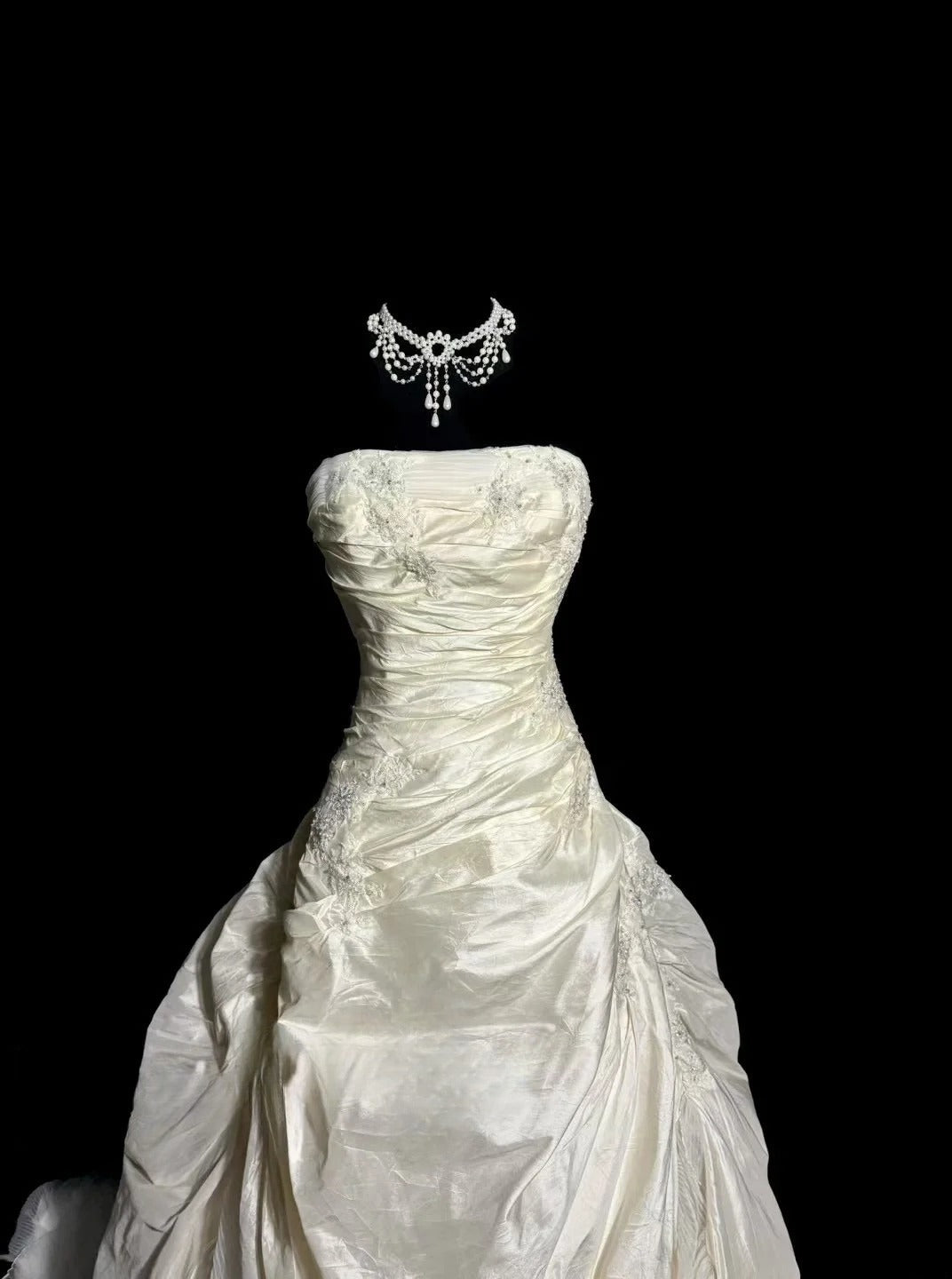 Elegant Wedding Dress A Line Strapless Pleated Tulle Wedding Dress  D3210