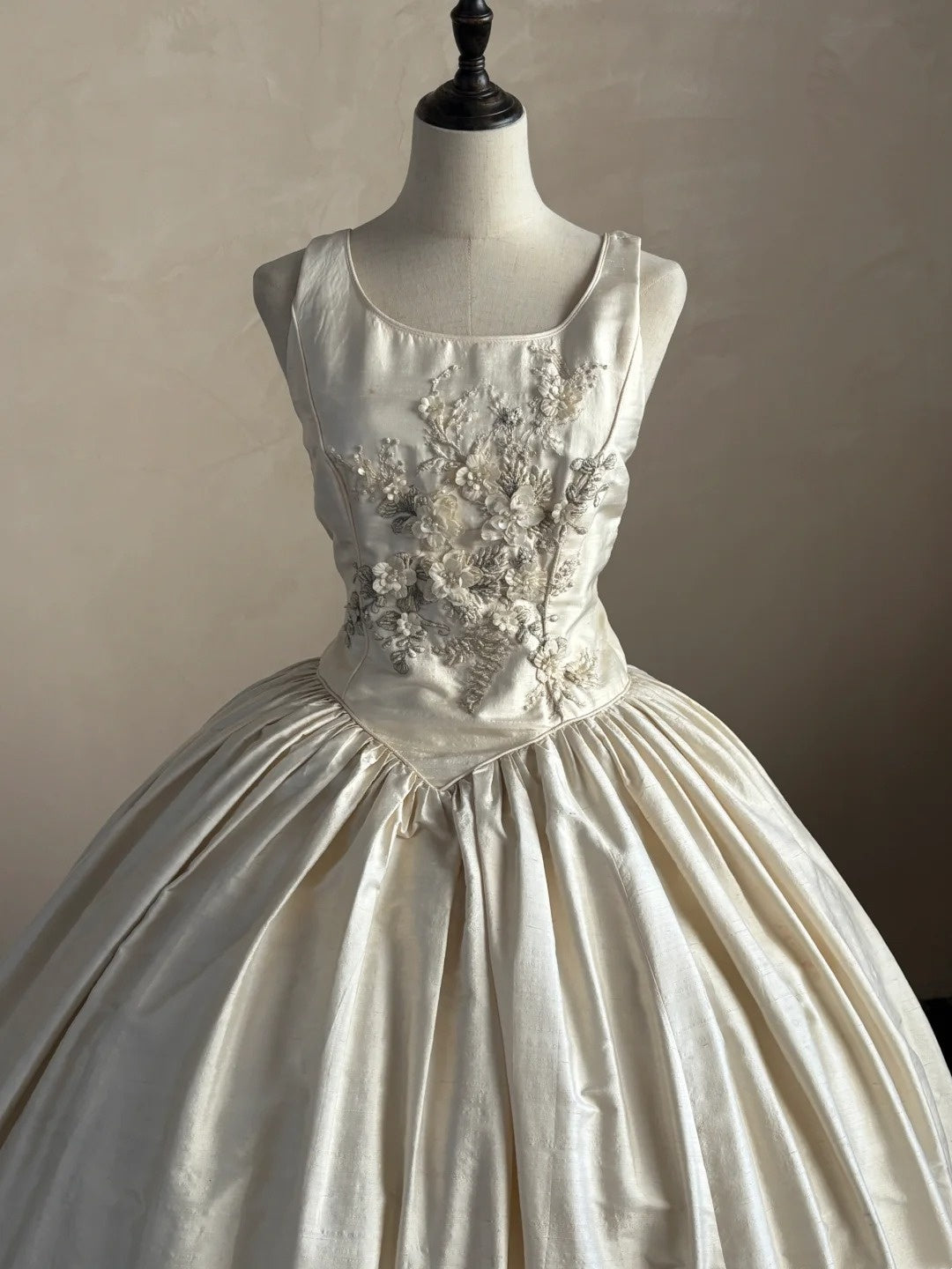 Elegant Wedding Dress Straps Pleated Wedding Dress  D4001