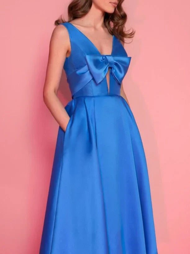 A-line/Princess V-neck Sleeveless Bow Tea Long Cocktail Dress