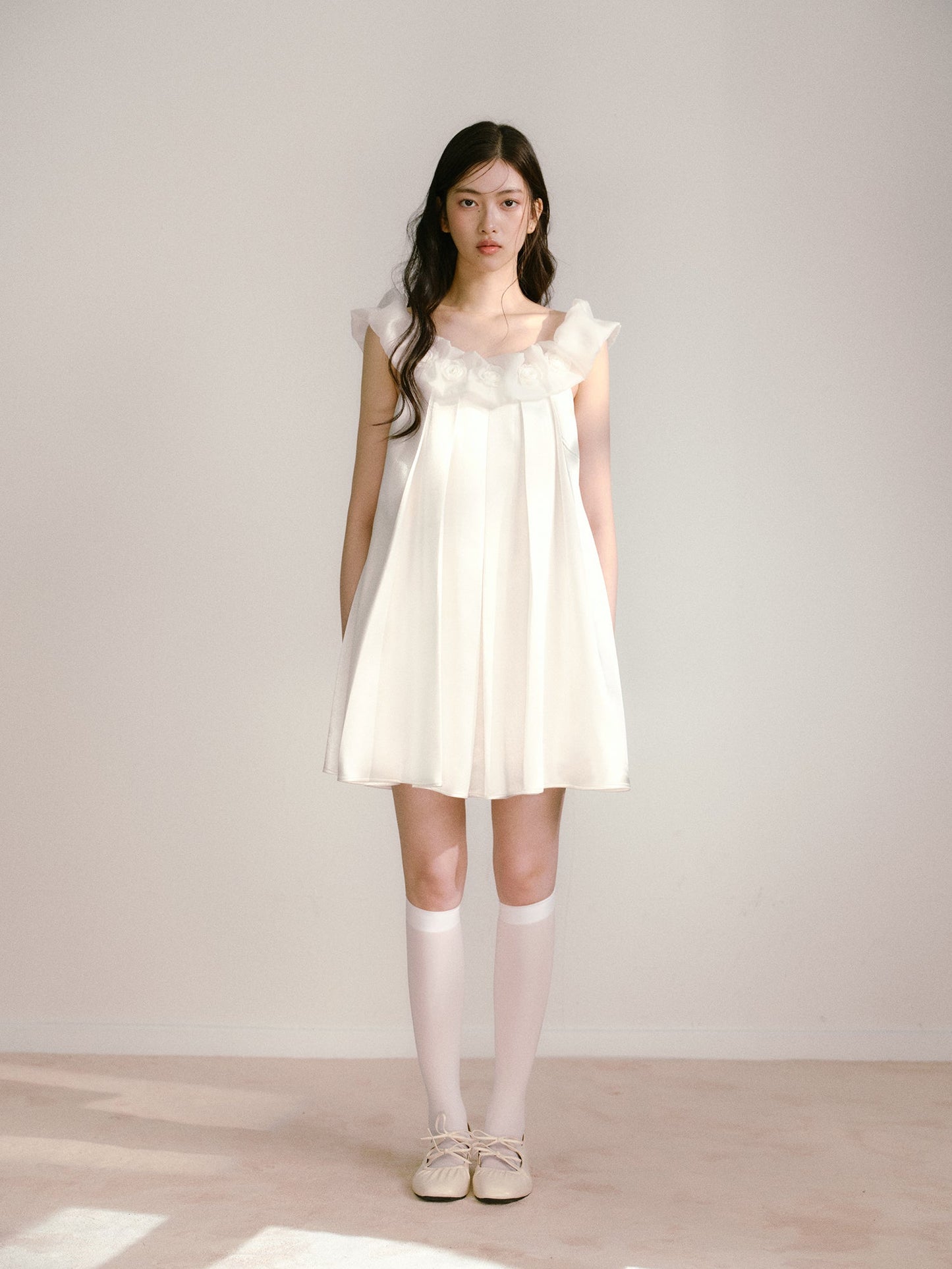 White satin glossy three-dimensional pleated dress cloud collar three-dimensional flower baby dress R5168