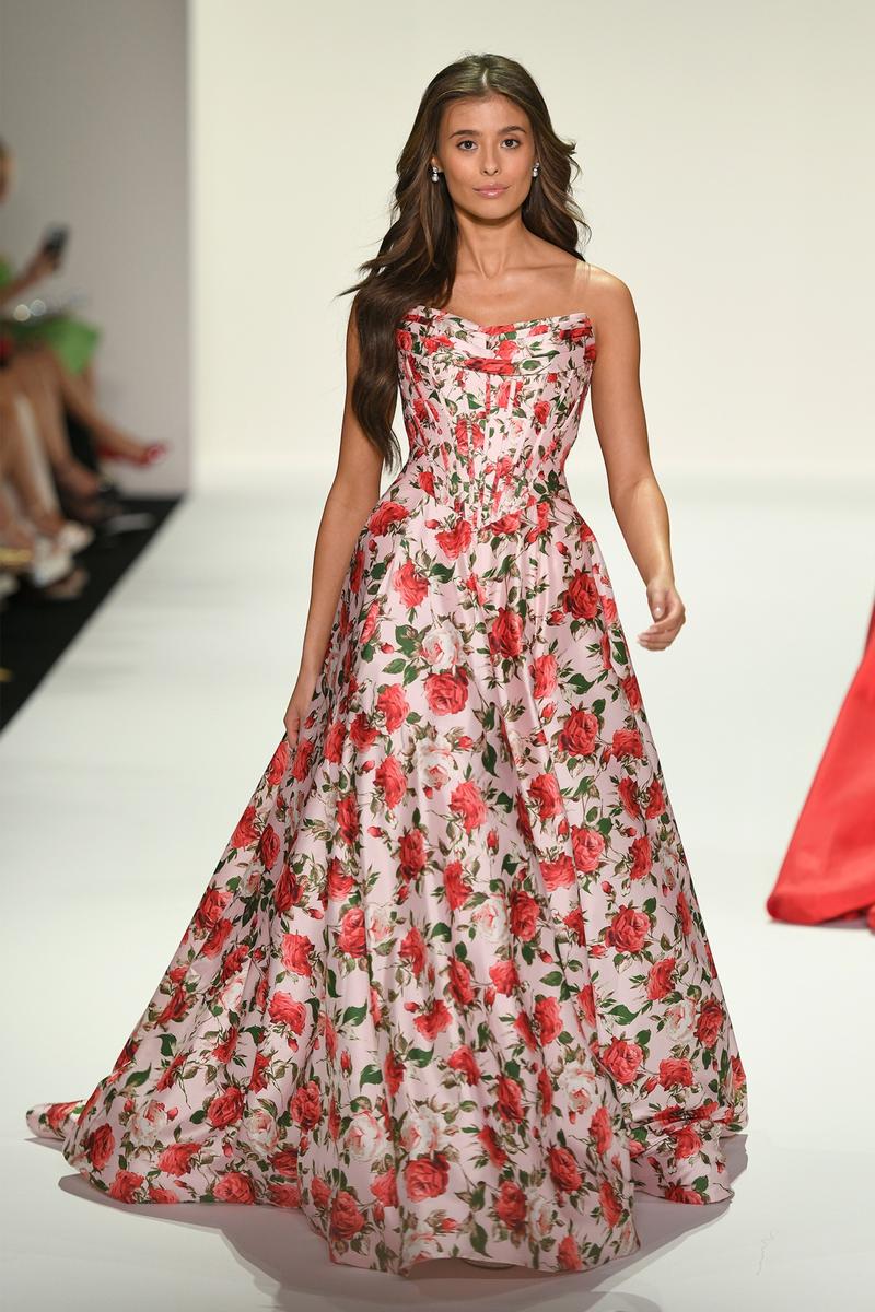 Regal Romantic Fitted Ball Gown Sweetheart Strapless Sleeveless Back Zip Floor-Length Prom Dresses