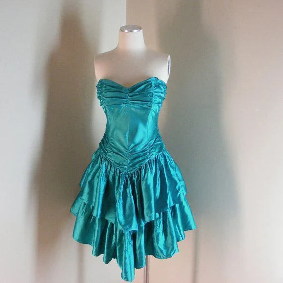 Vibrant Ruched A-Line Sweetheart Strapless Zipper Back Tiered Short Homecoming Dresses