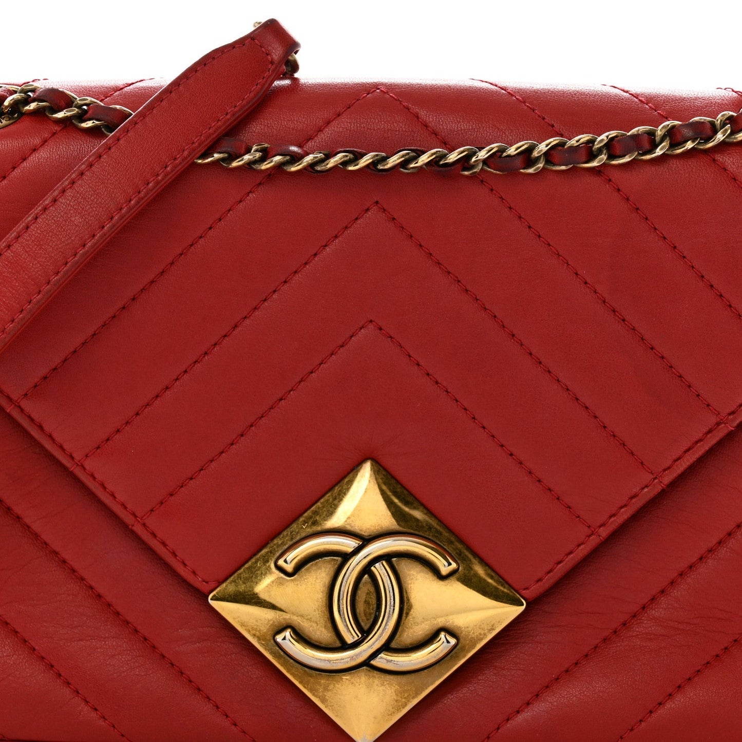 Lambskin Chevron Quilted Small Pyramid CC Flap Red