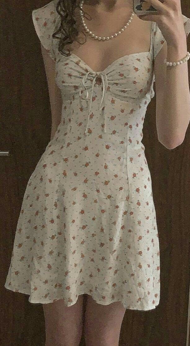 White background with small red flower print waist slim A-line short skirt homecoming dress R3286