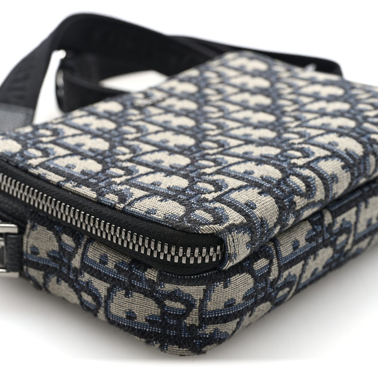 Oblique Pouch Beige Black