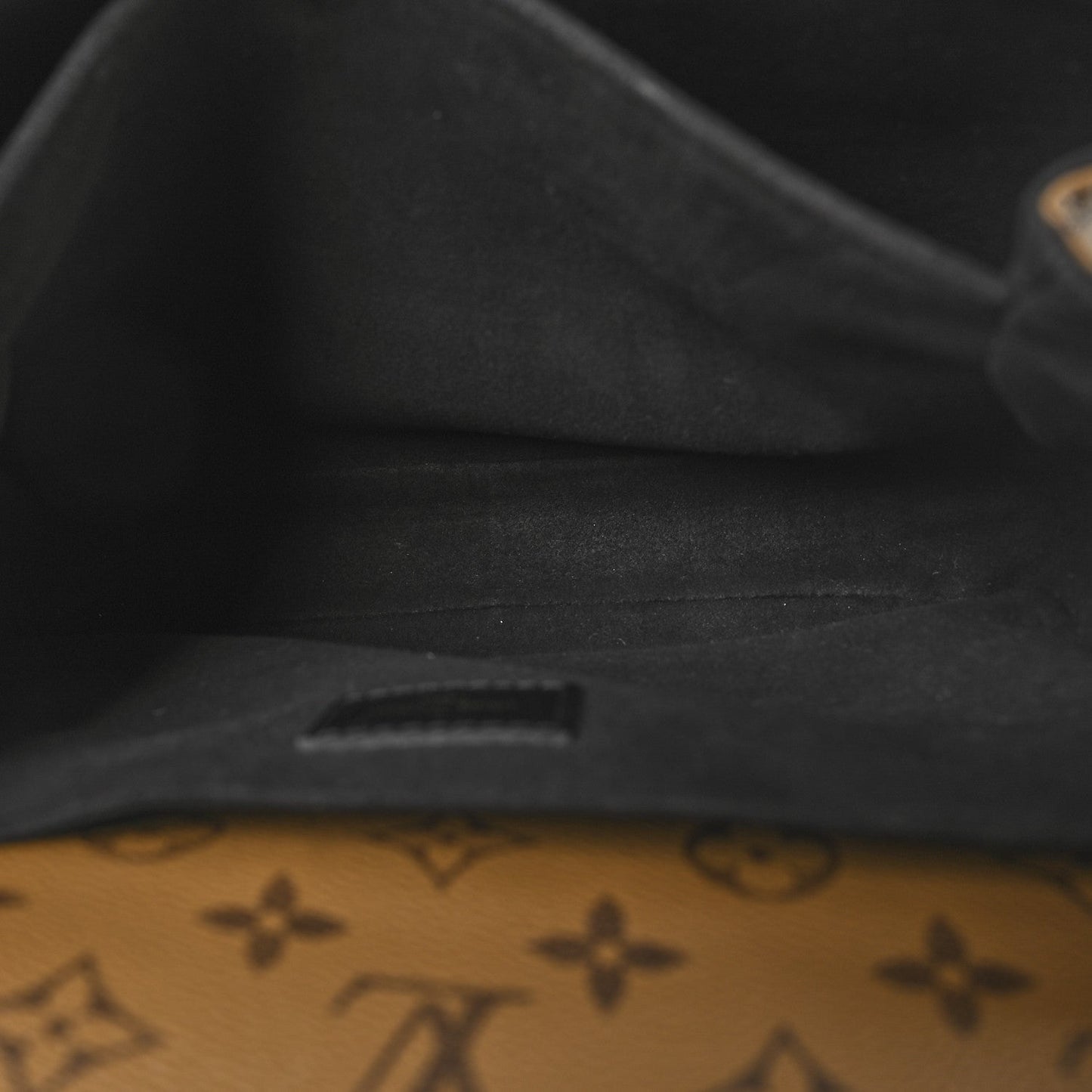 Reverse Monogram Pochette Metis