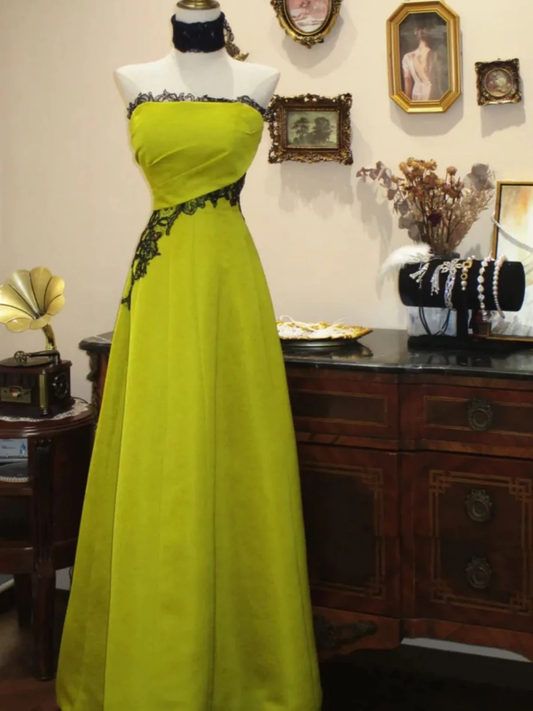 A Line Green Evening Gown with Black Lace Appliqué Strapless Floor Length Prom Dress