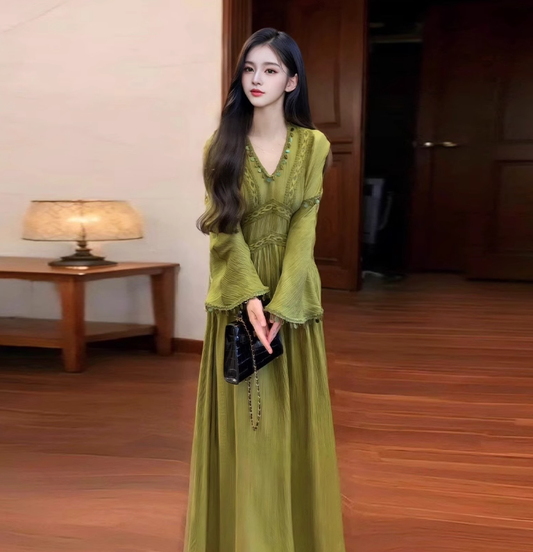 Green v-neck long-sleeved dress, niche style, no-collar retro waist temperament long skirt R0473