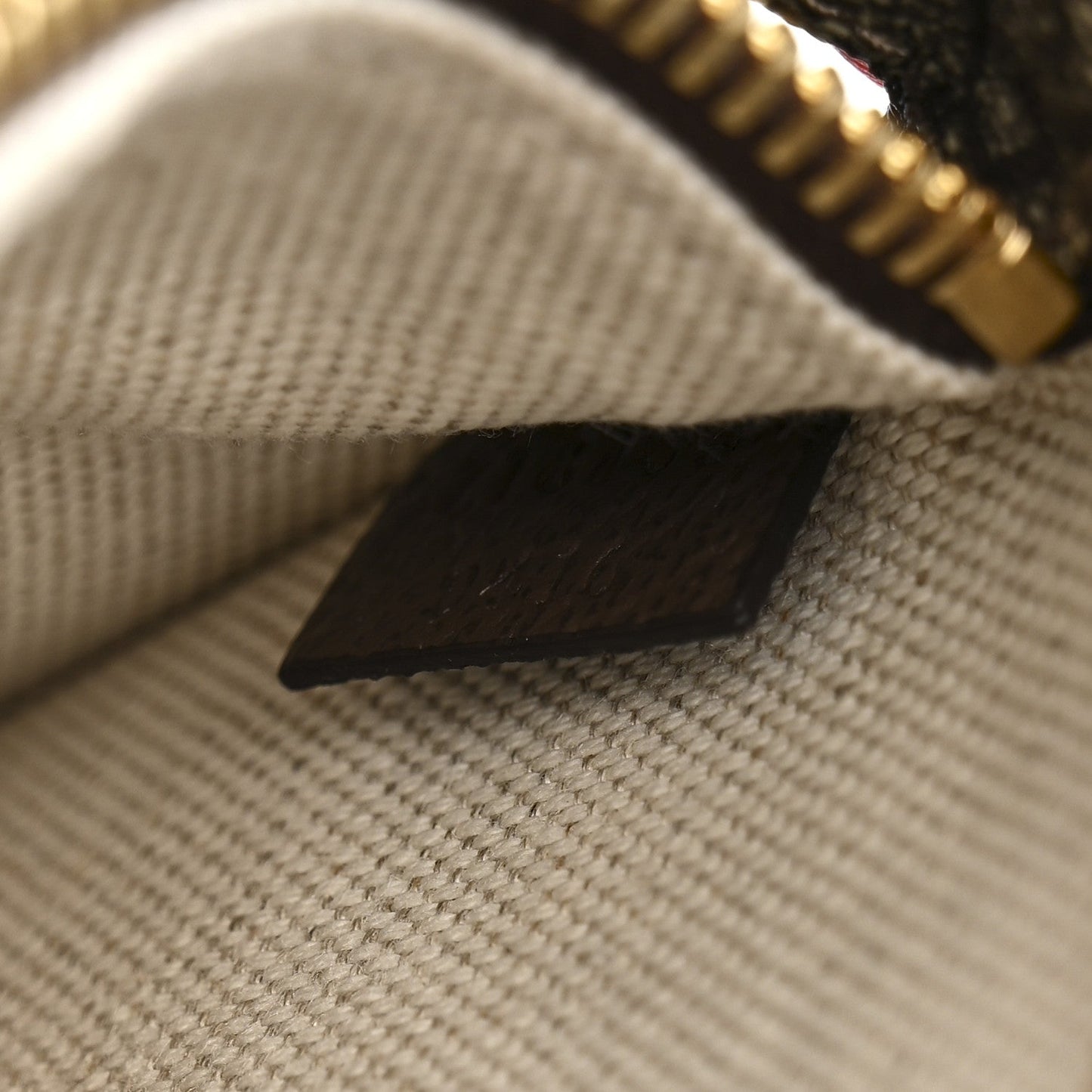 GG Supreme Monogram Textured Dollar Calfskin Blondie Belt Bag Beige Ebony New Acero