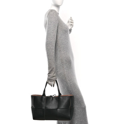 Nappa Maxi Intrecciato Medium Arco Tote Black Tan