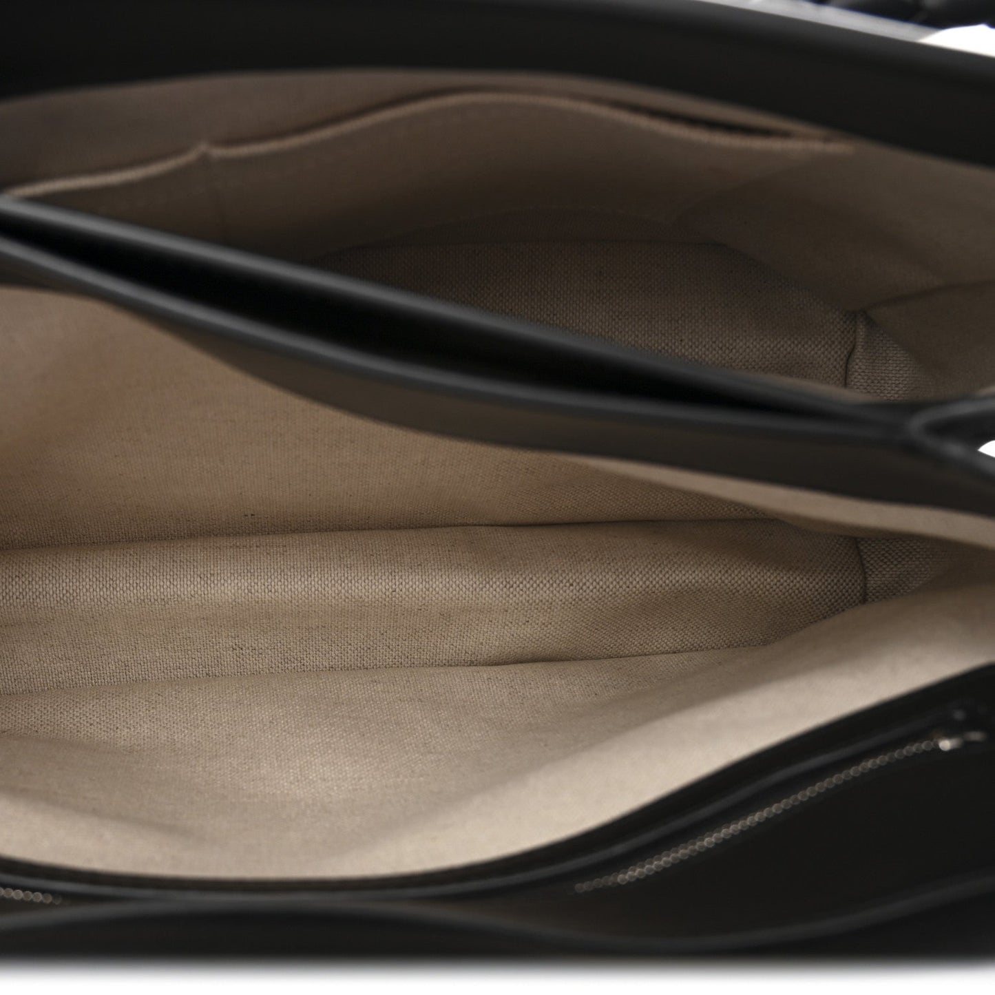 Calfskin Intrecciato Medium Andiamo Messenger Bag Black