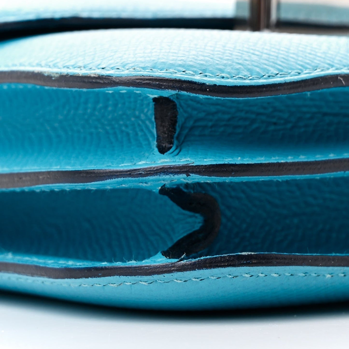 Epsom Enamel Constance 18 Bleu Du Nord Rouge de Coeur