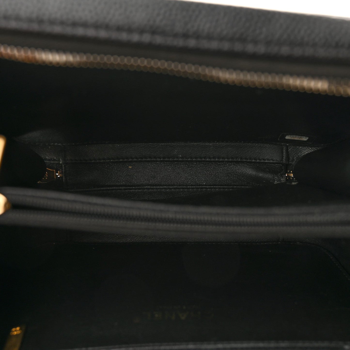 Caviar Quilted Medium CC Filigree Vanity Case Black