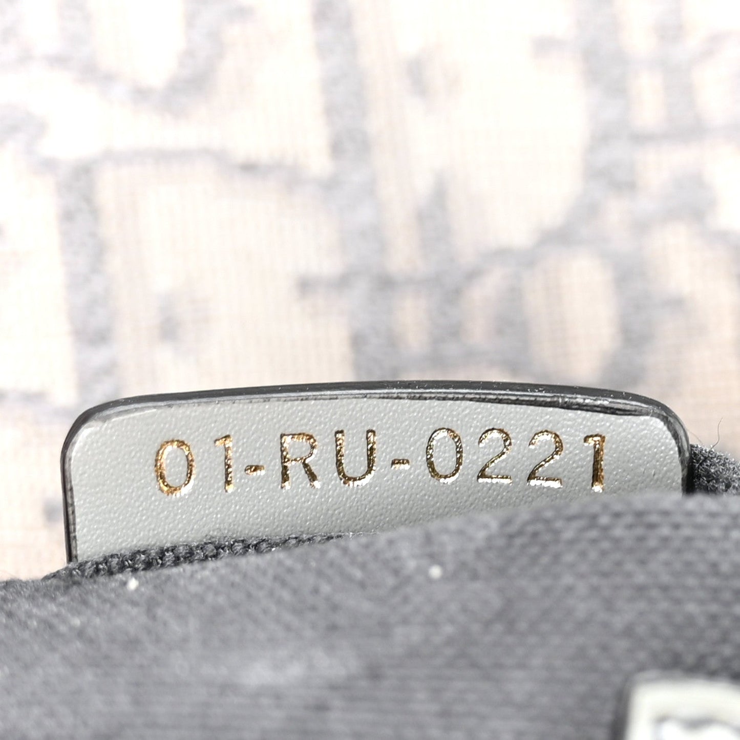 Oblique 30 Montaigne Box Bag Grey