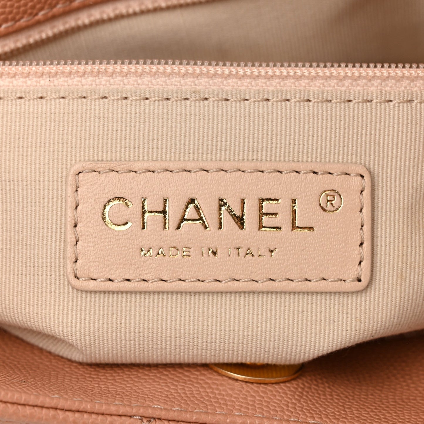 Caviar Quilted Wavy CC Hobo Beige