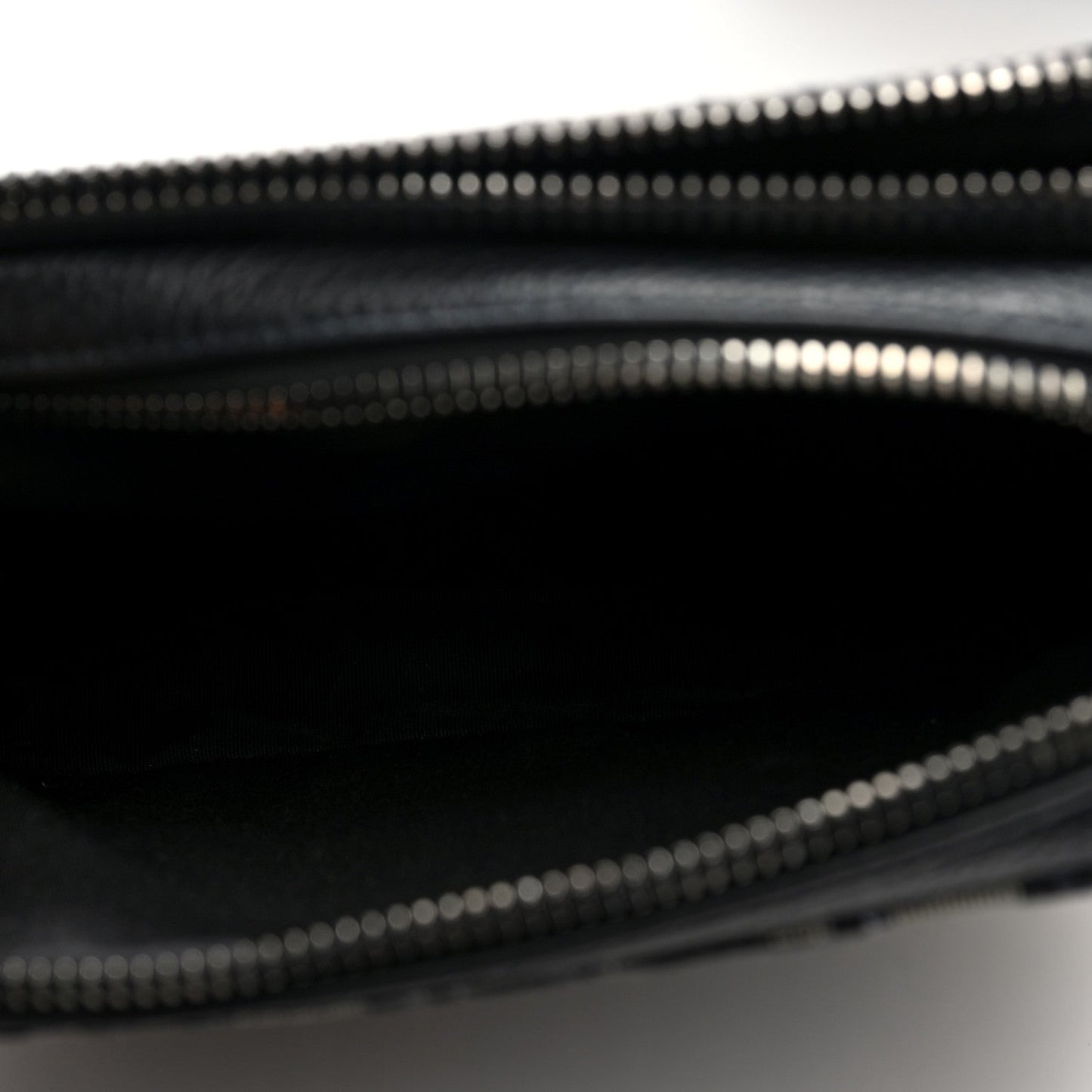 Oblique Pouch Beige Black