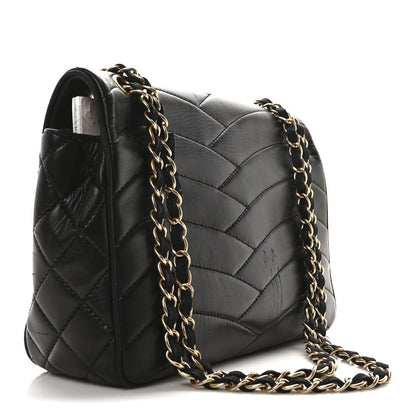 Lambskin Scallop Quilted Medium Pagoda Flap Black
