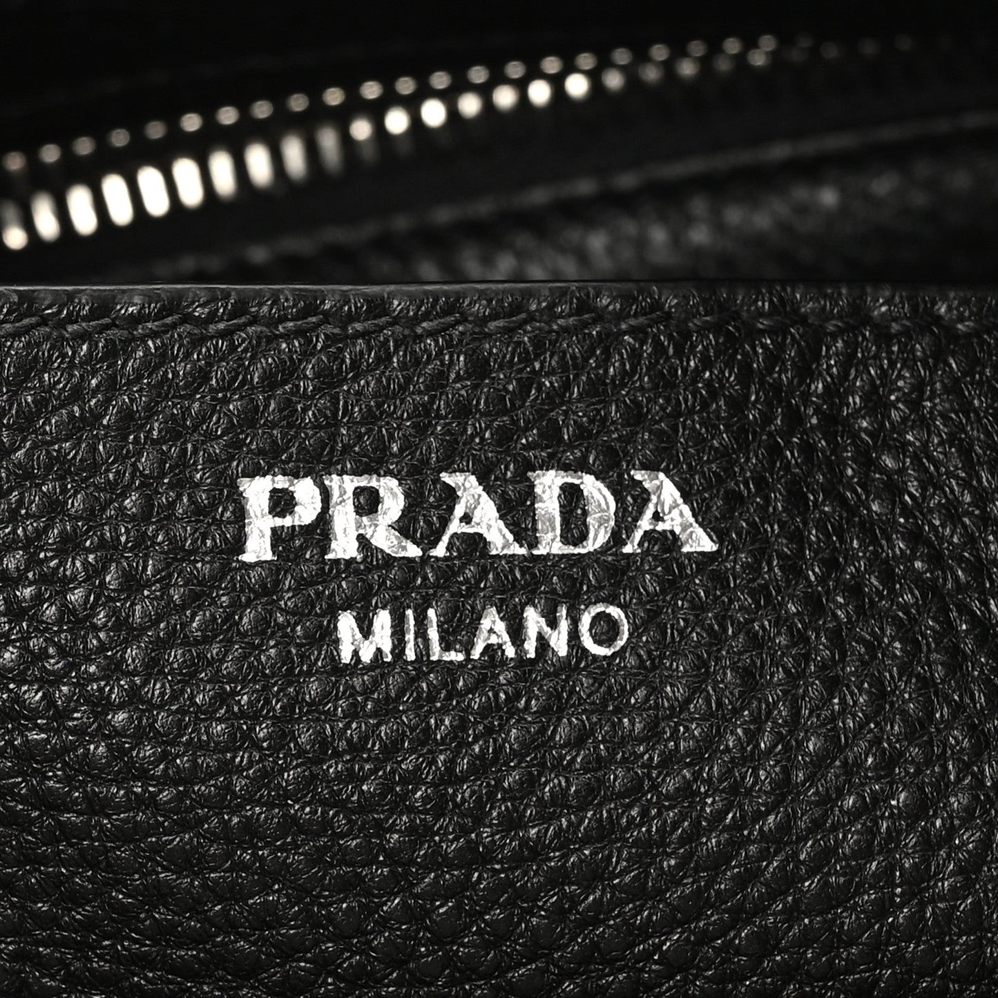 Vitello Daino Hobo Black