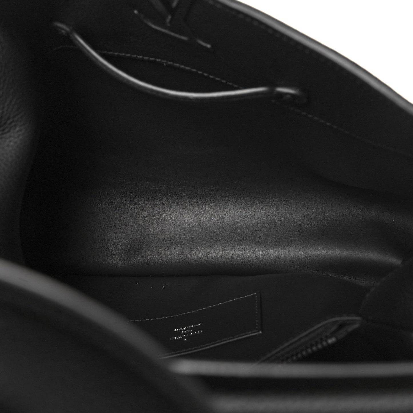 Taurillon Capucines GM Souple Matte Black