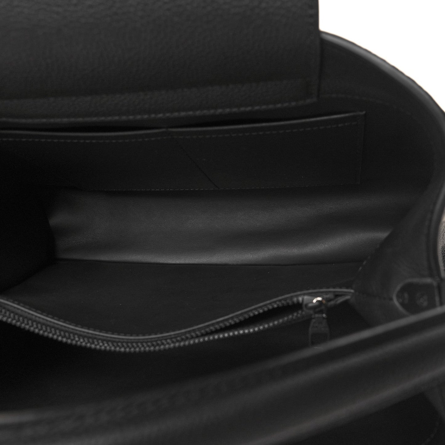 Taurillon Capucines GM Souple Matte Black