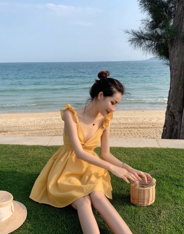 2025 new Sanya holiday beach dress short sling holiday short dress small slim dress R0203