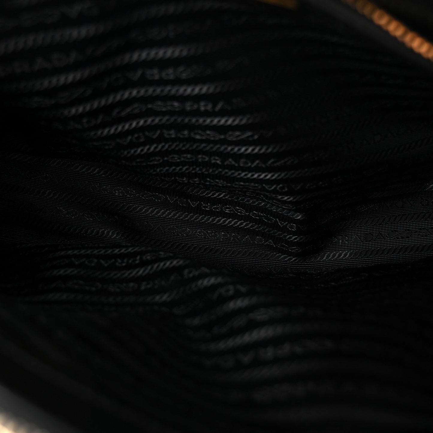 Saffiano Lux Medium Tote Black