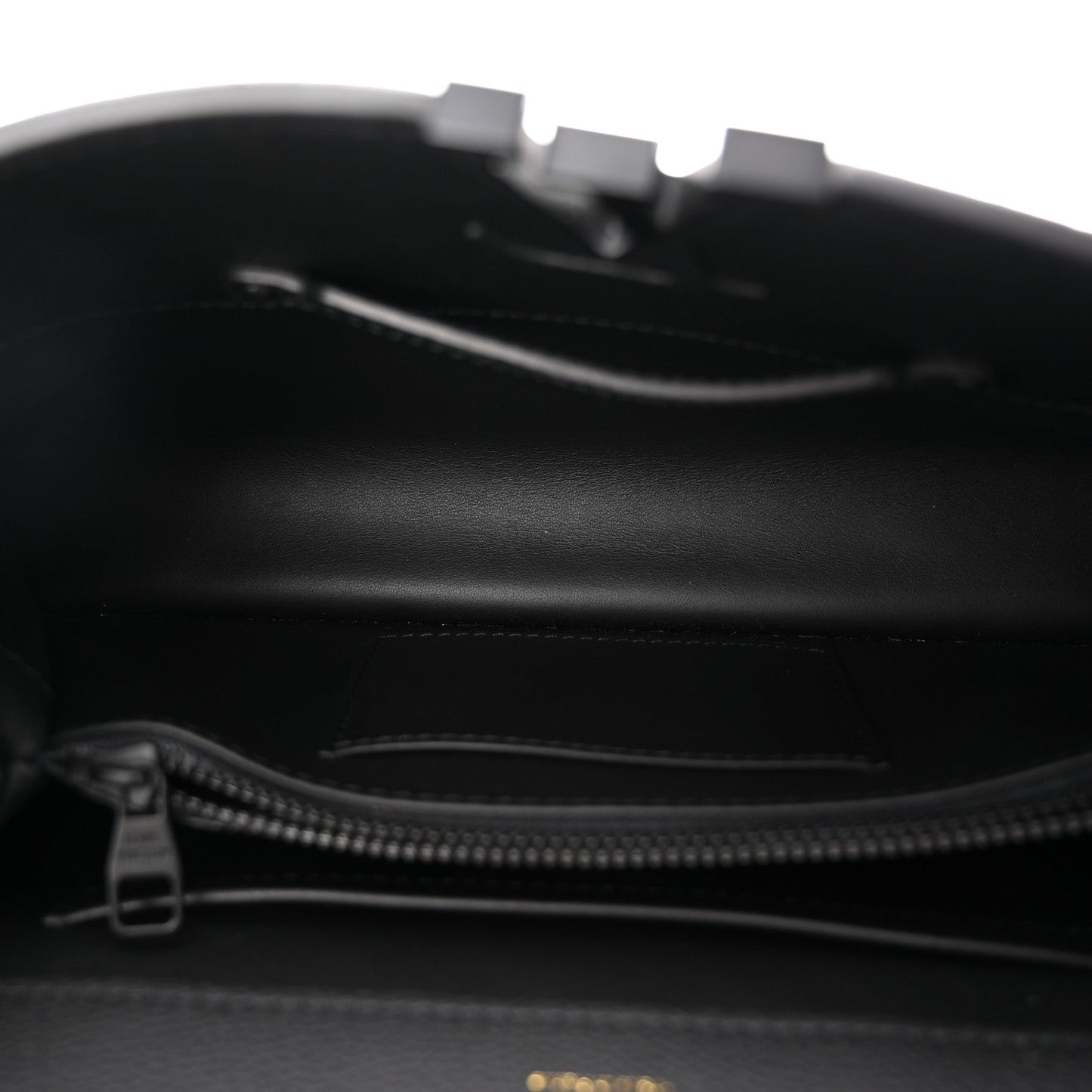Taurillon Capucines East West MM Matte Black