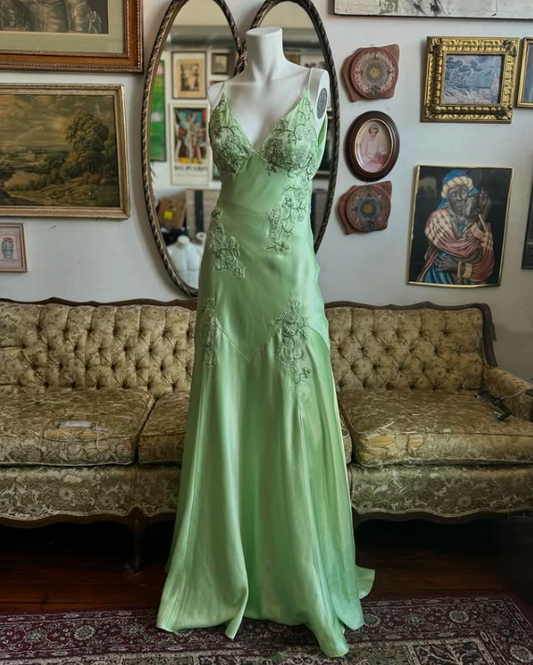 Green V-Neck Exquisite Embroidery Long Satin Ball Gowns Prom Dresses