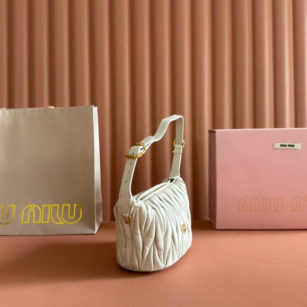 Miu Matelassé Pouch Bag 15cm White Leather