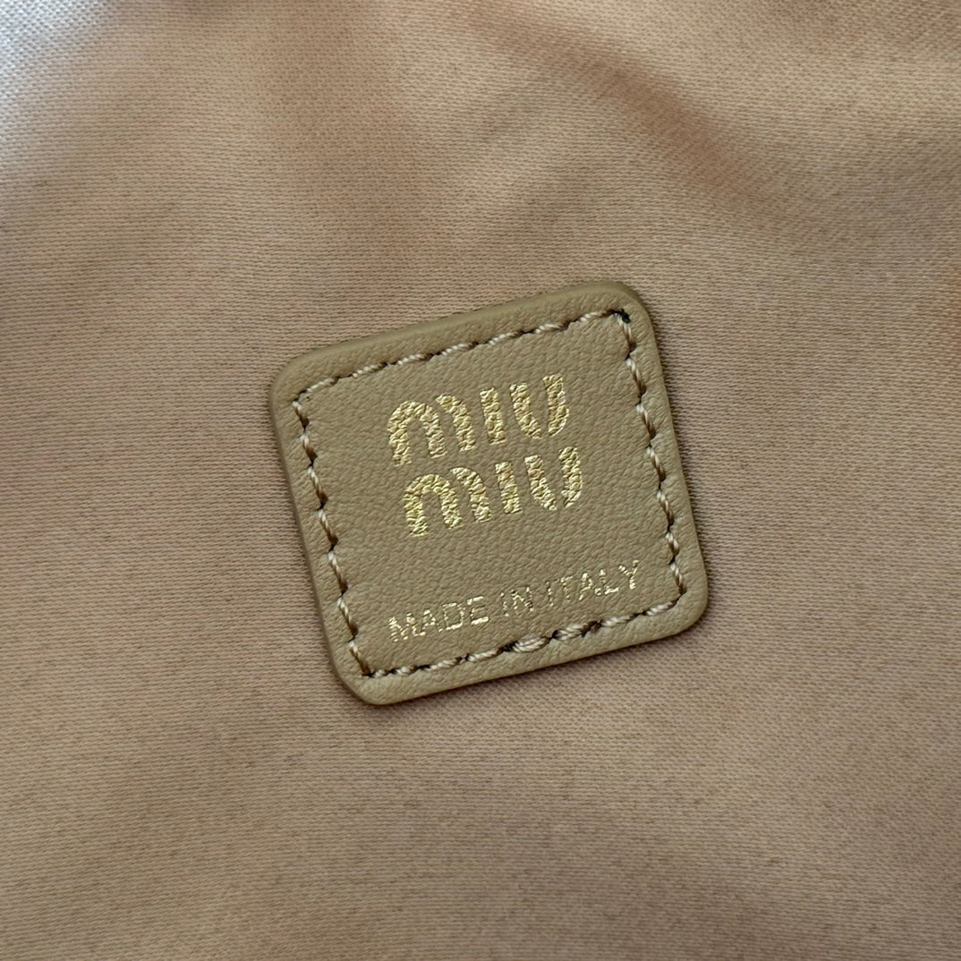 Miu Matelassé Pouch Bag 15cm Light Brown Leather