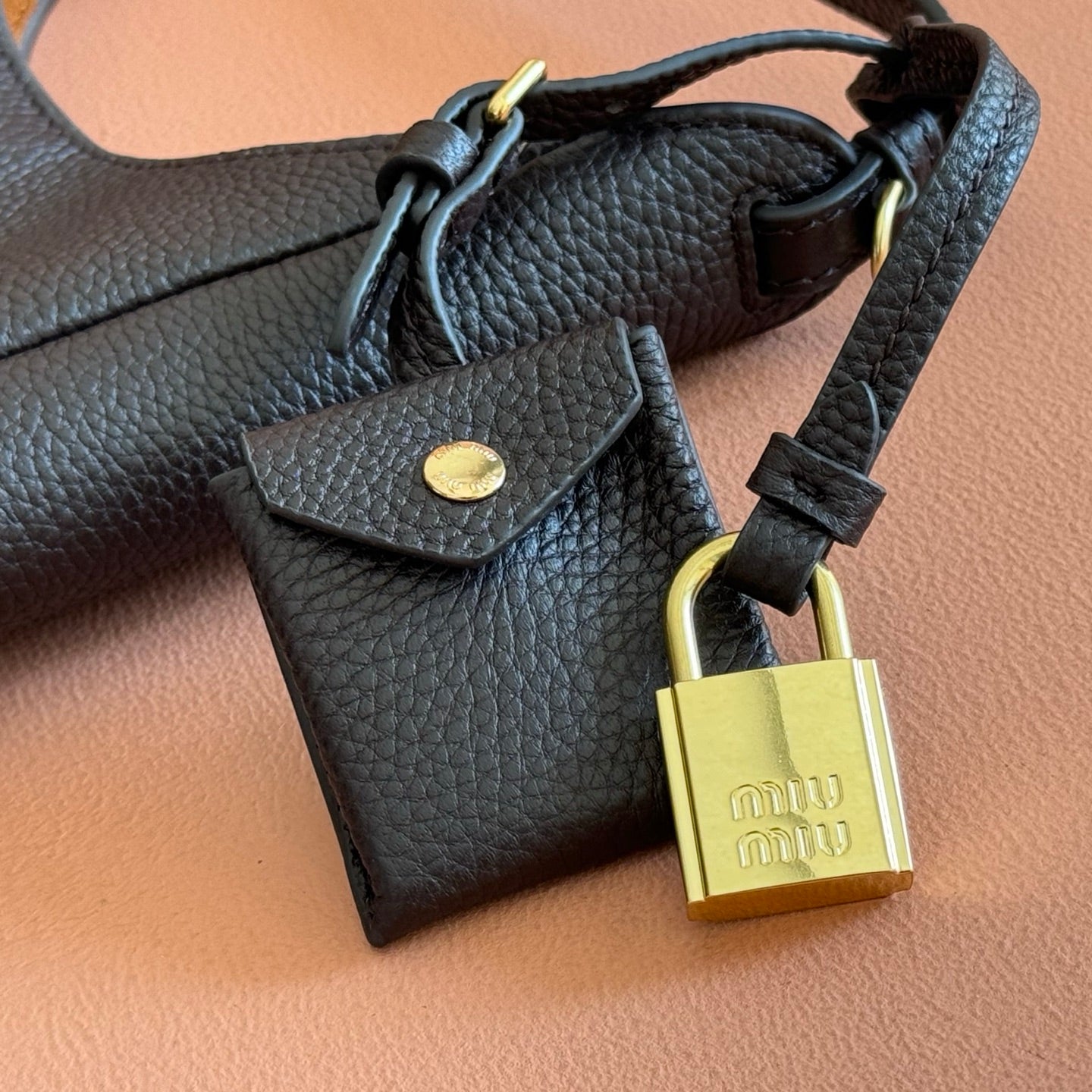 Miu Leather Bucket Bag 16cm Black Grain Cowhide