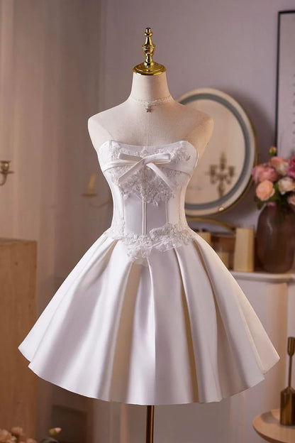 Chic Homecoming Dress White Sweetheart Pleated Lace Flower Short Prom Dress Back to School Outfits Cocktail Dress  D6015