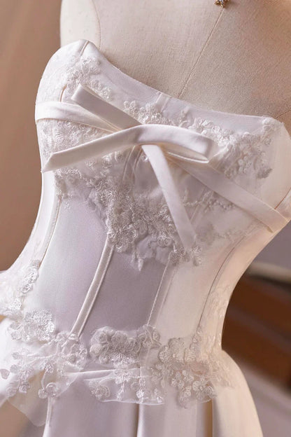Chic Homecoming Dress White Sweetheart Pleated Lace Flower Short Prom Dress Back to School Outfits Cocktail Dress  D6015